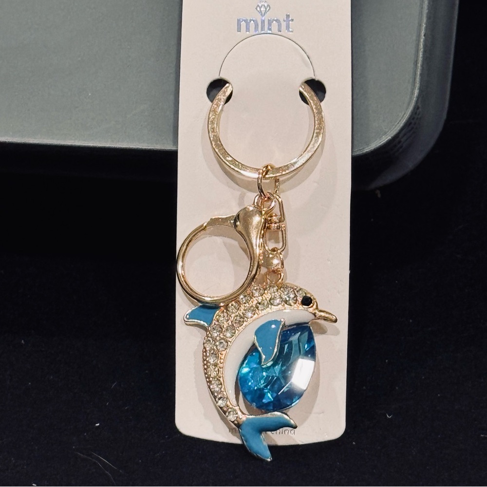 💎 NWT Gold Tone Rhinestone Dolphin Keychain Bag charm Blue